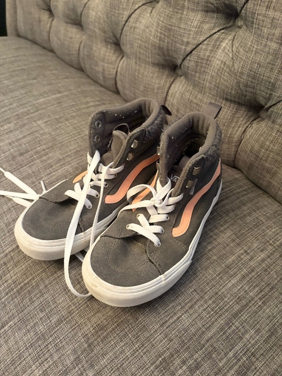 Vans Other - Vans Off the Wall Girls hightop sneakers US size 3